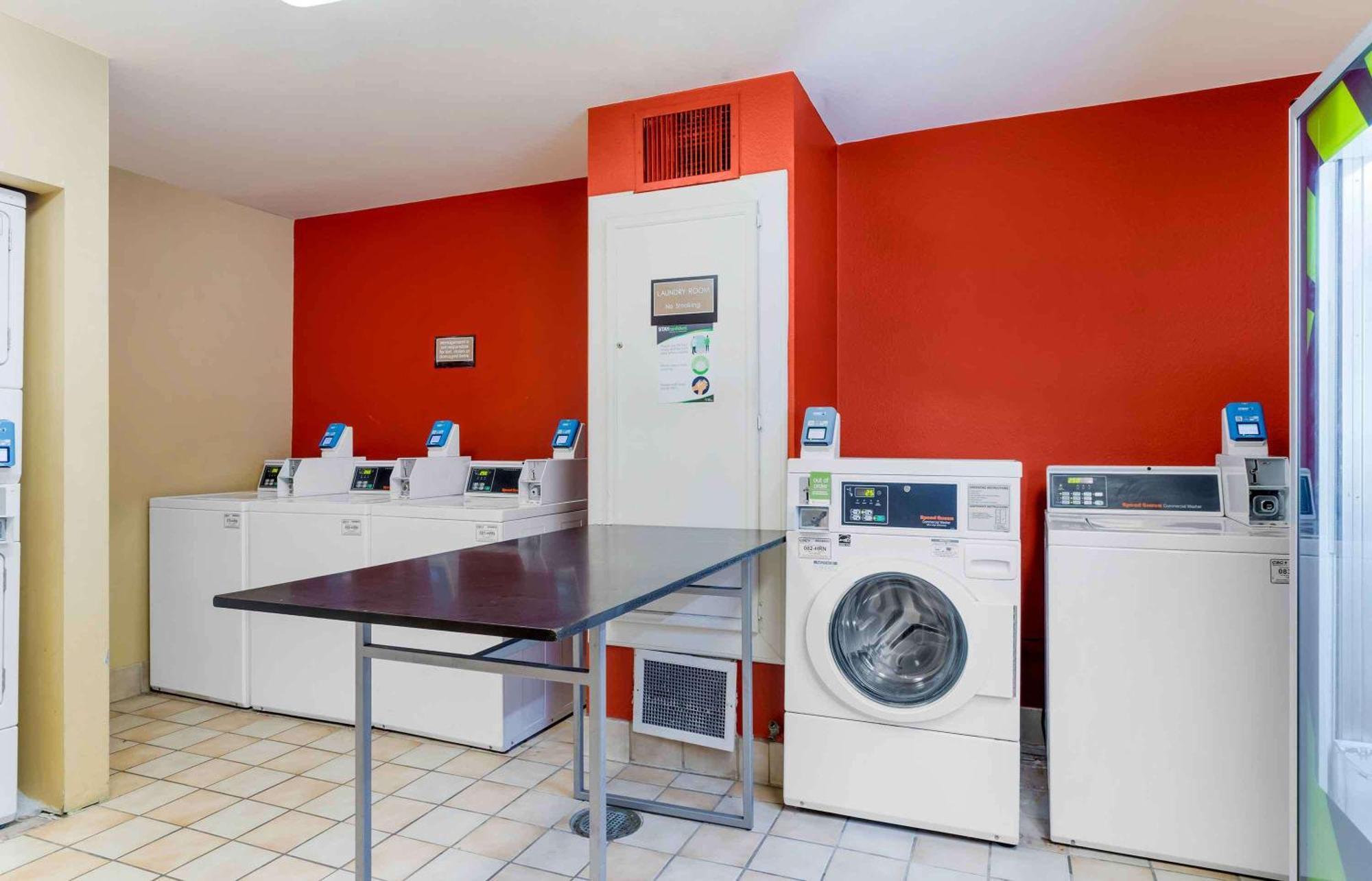 Extended Stay America Suites - Houston - Galleria - Uptown Екстериор снимка